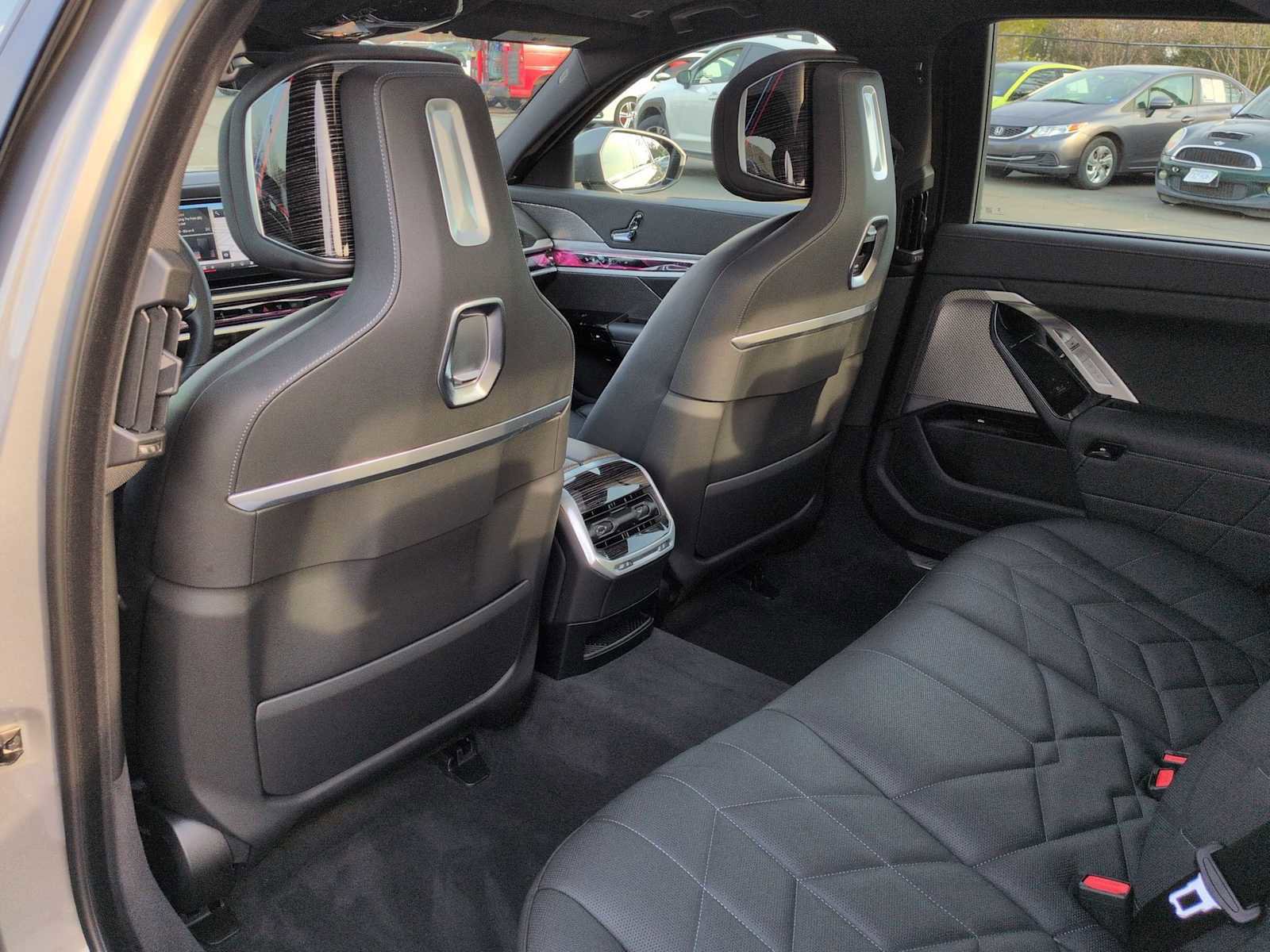 Used 2023 BMW 740i image 19