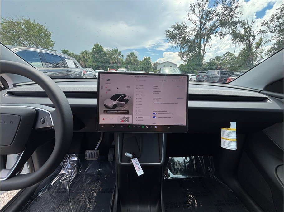 Used 2026 Tesla Model Y 2WD image 11