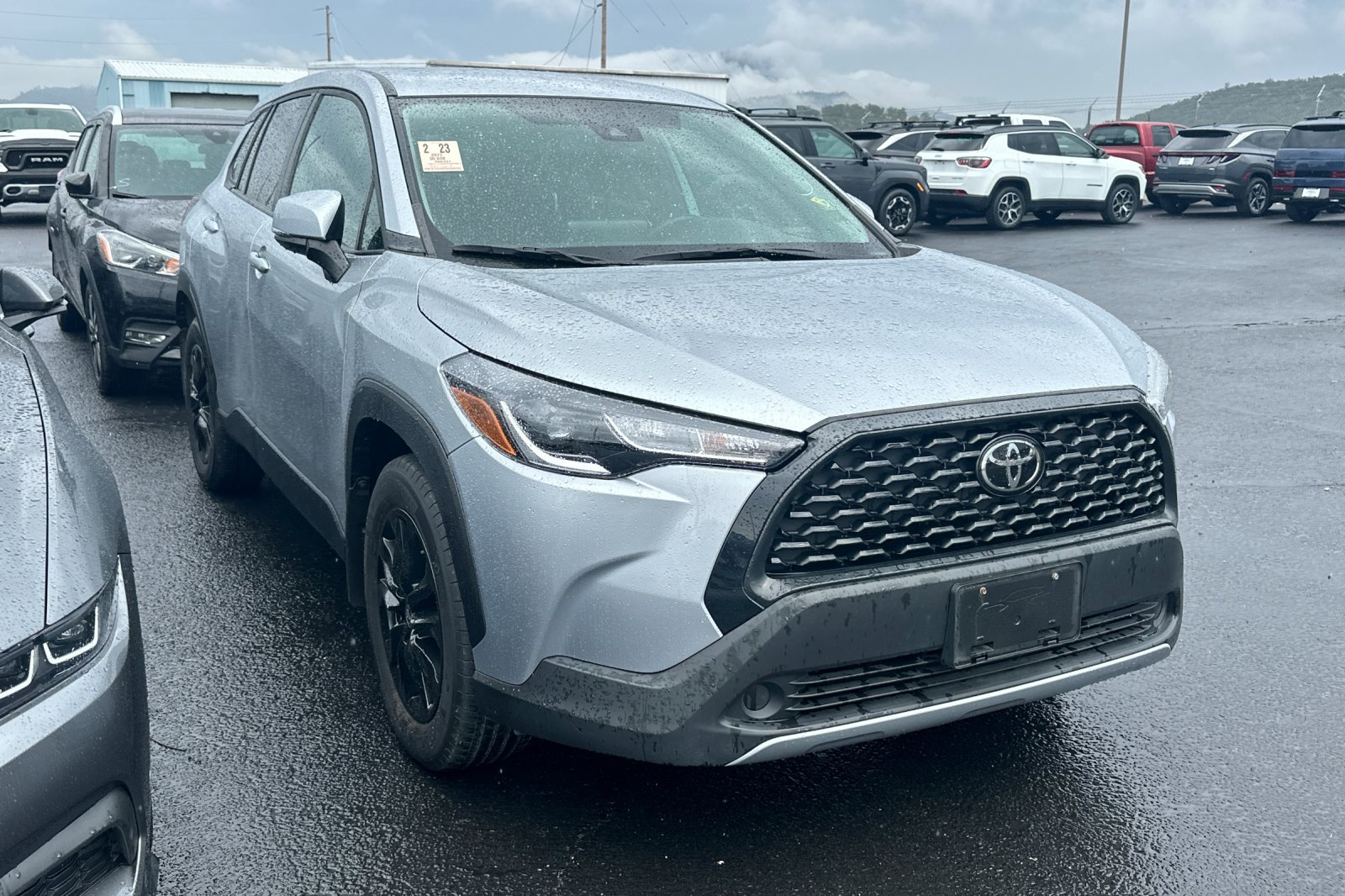 Used 2022 Toyota Corolla Cross LE AWD/4WD image 2