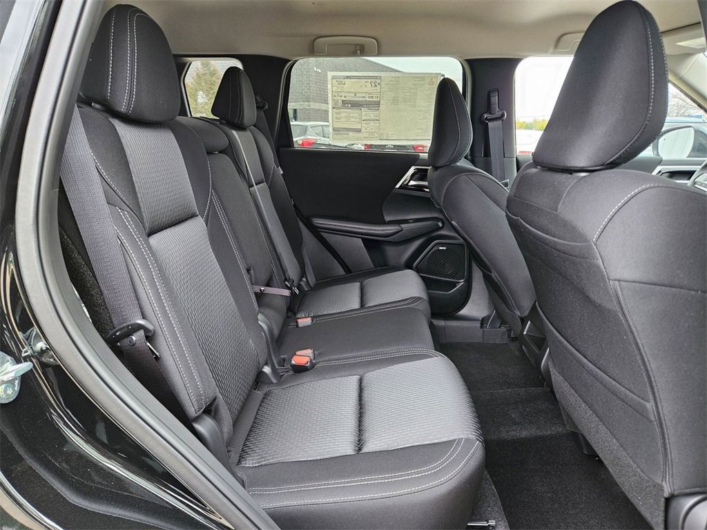 New 2025 Mitsubishi Outlander ES image 30