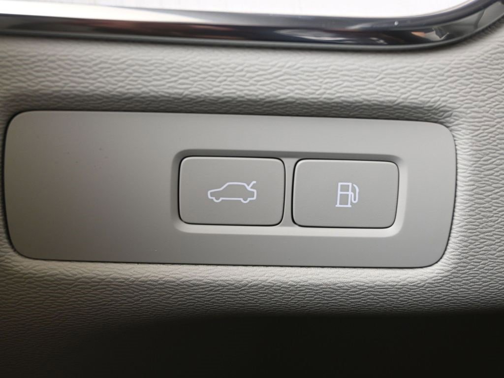 New 2026 Volvo XC60 T8 Ultra image 23