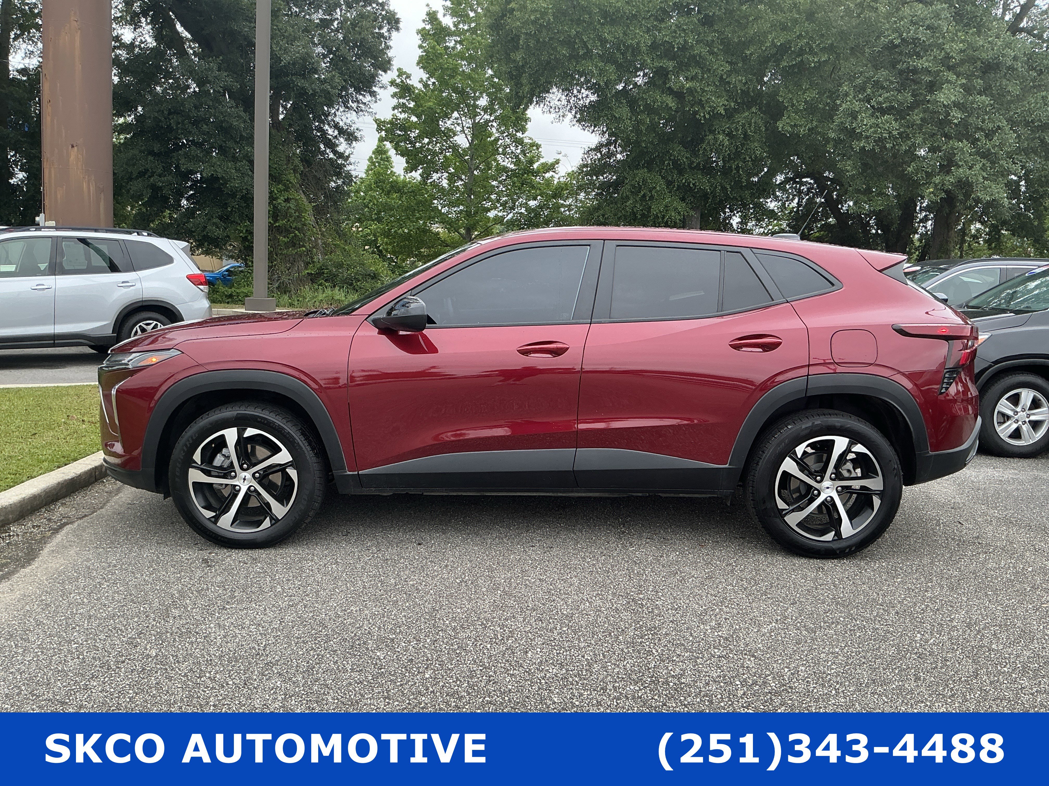 Used 2024 Chevrolet Trax RS FWD image 2