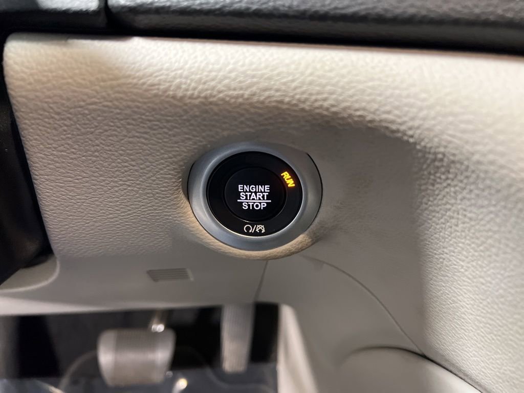 Used 2024 Chrysler Pacifica Limited image 31