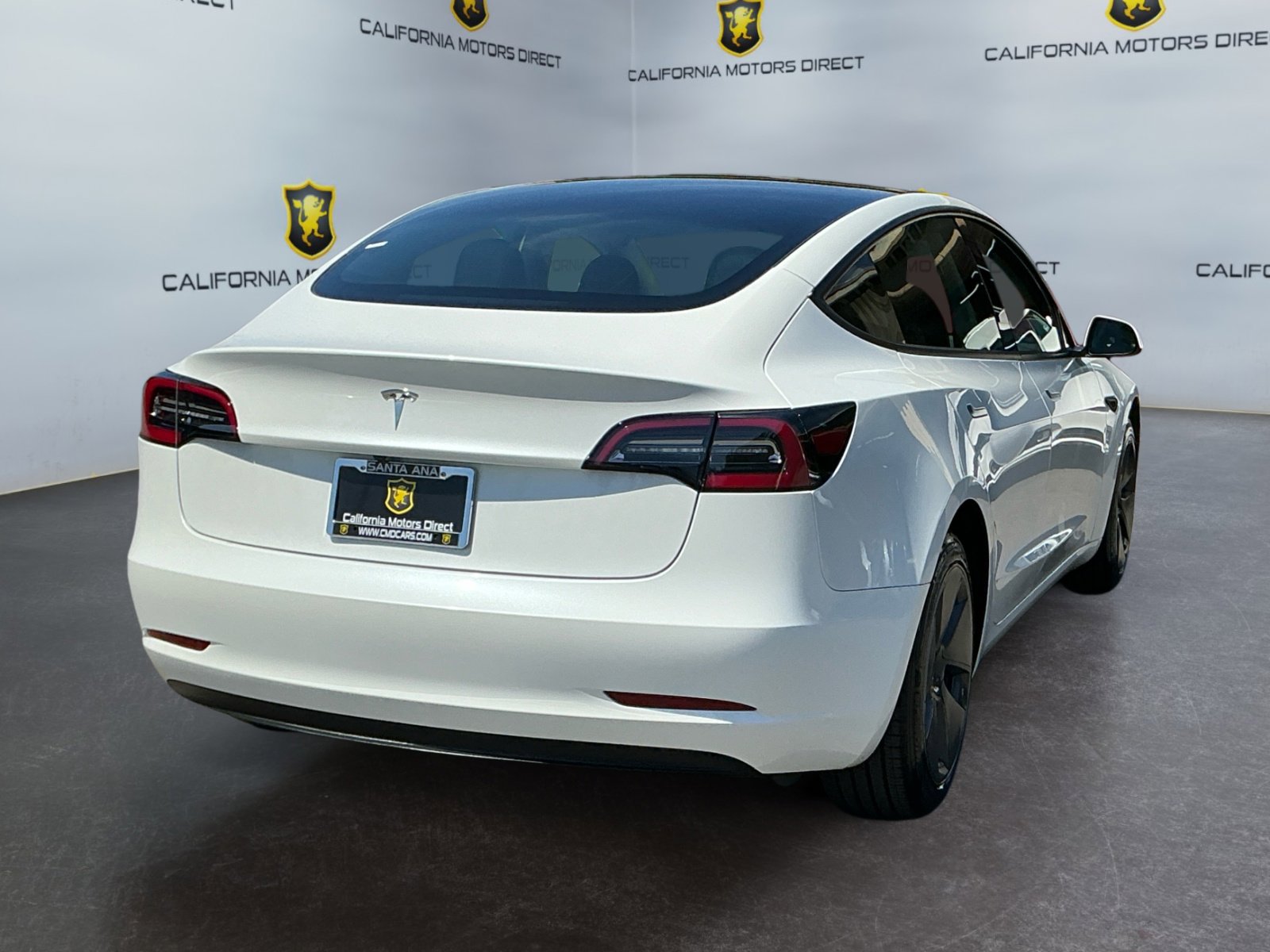 Used 2023 Tesla Model 3 Standard Range image 4