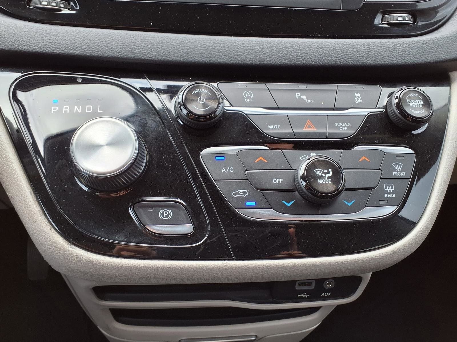 Used 2019 Chrysler Pacifica LX image 25