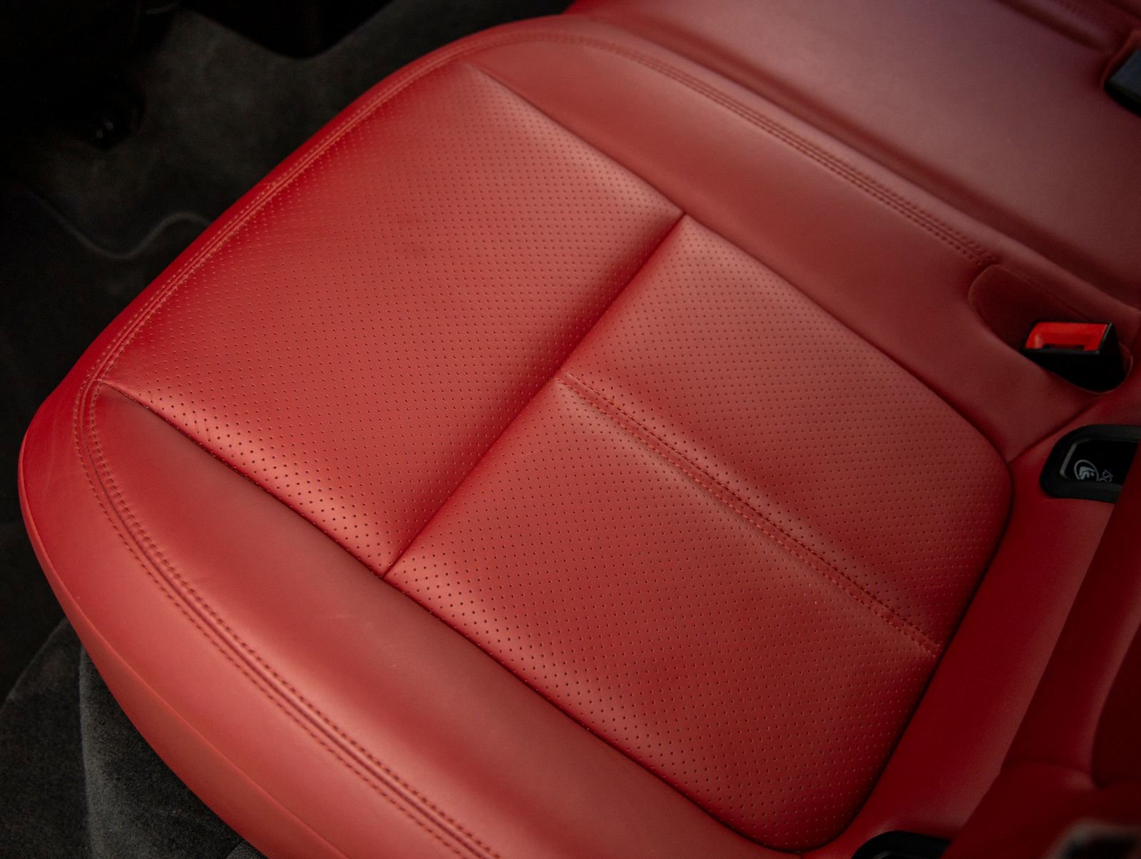 Used 2020 Porsche Macan image 35