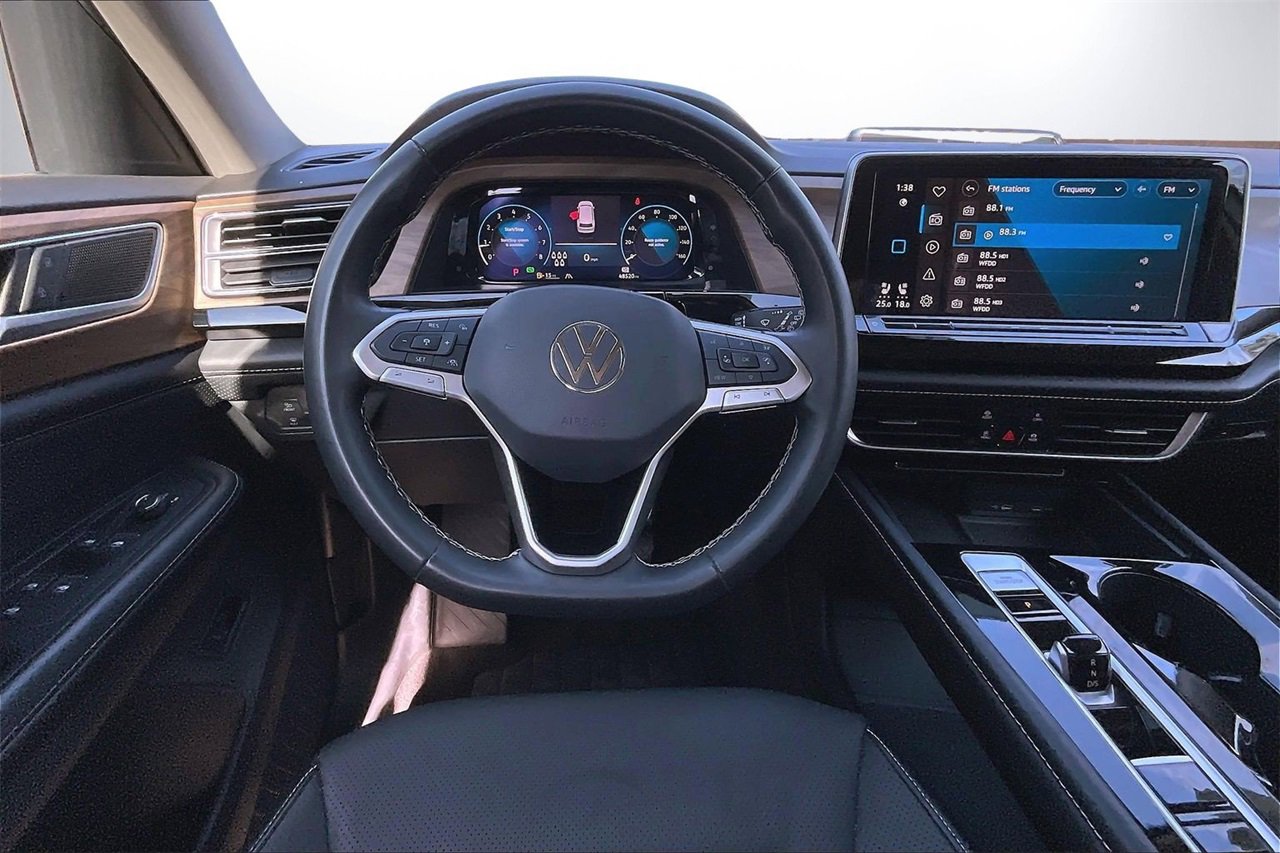 Used 2024 Volkswagen Atlas SE image 11