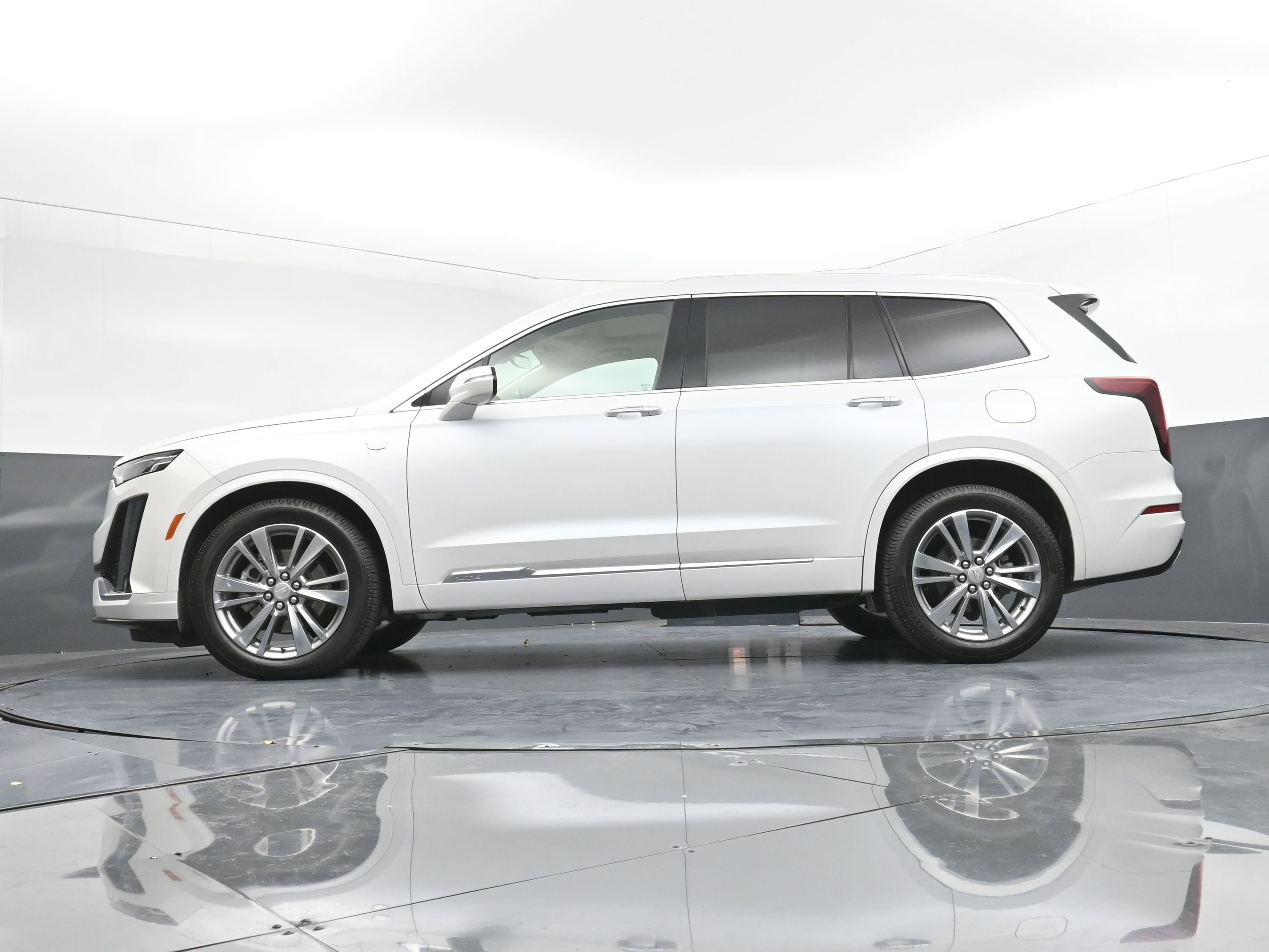 Used 2023 Cadillac XT6 Premium Luxury image 33