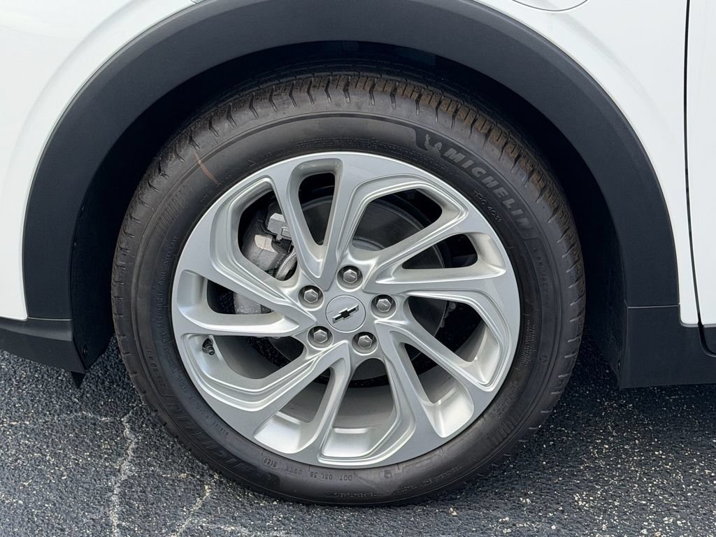New 2027 Chevrolet Bolt LT w/ Comfort Package FWD image 9
