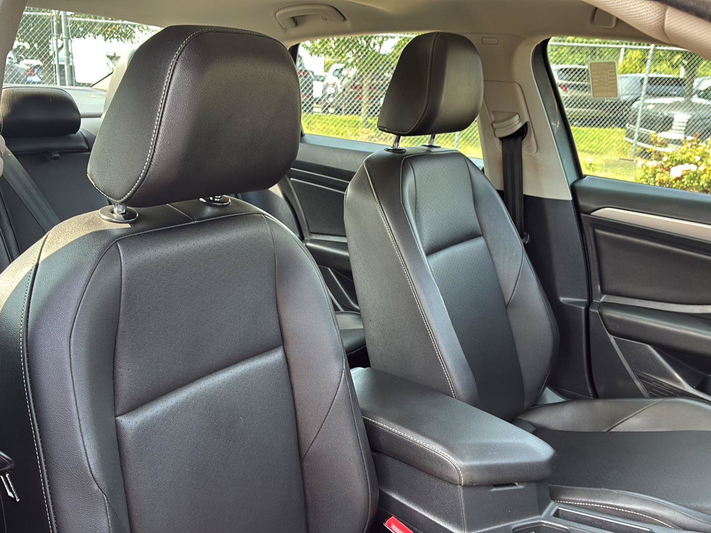 Used 2019 Volkswagen Jetta SE w/ Cold Weather Package FWD image 12