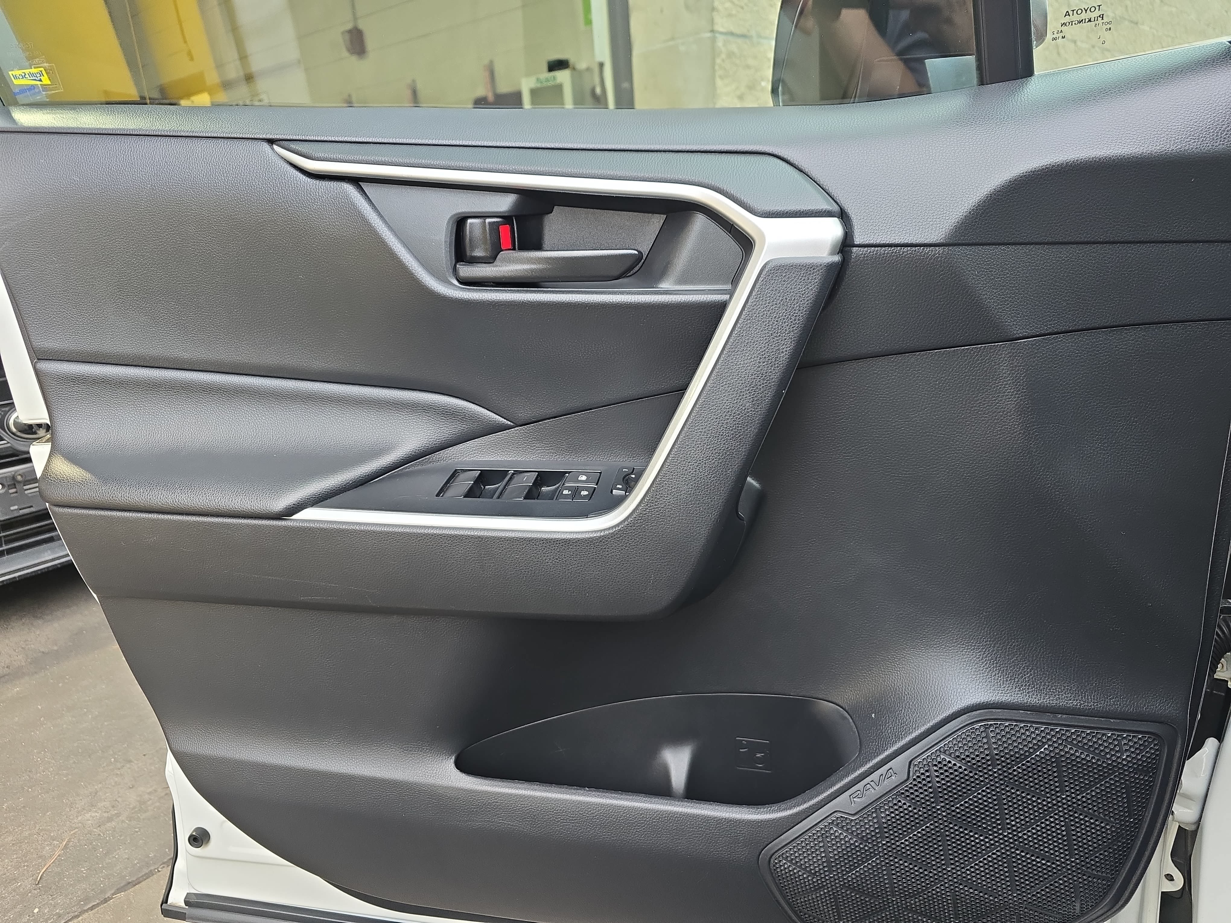 Used 2020 Toyota RAV4 LE FWD image 26