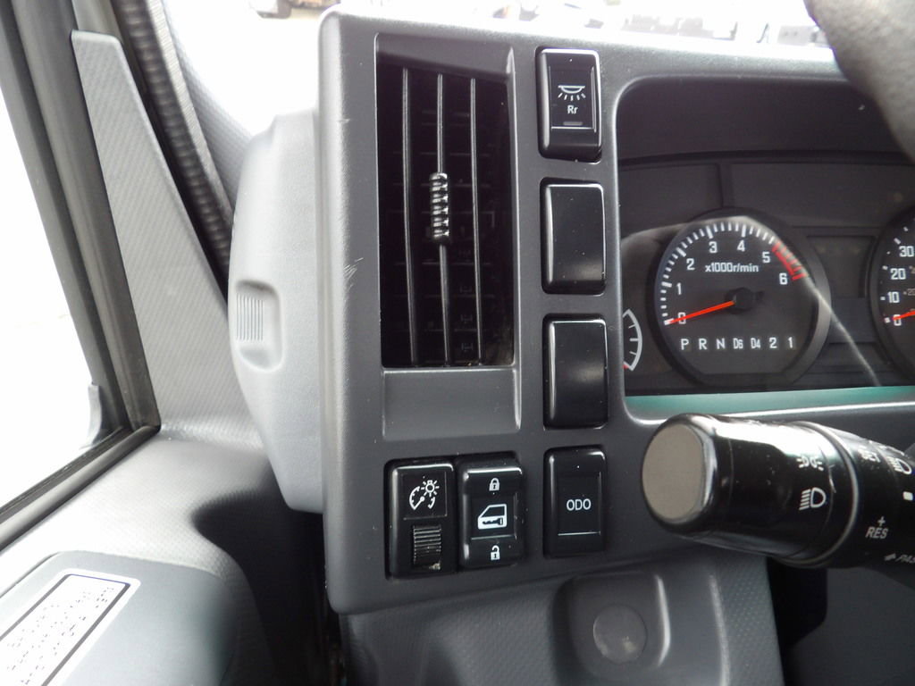 Used 2020 Isuzu NPR RWD image 19