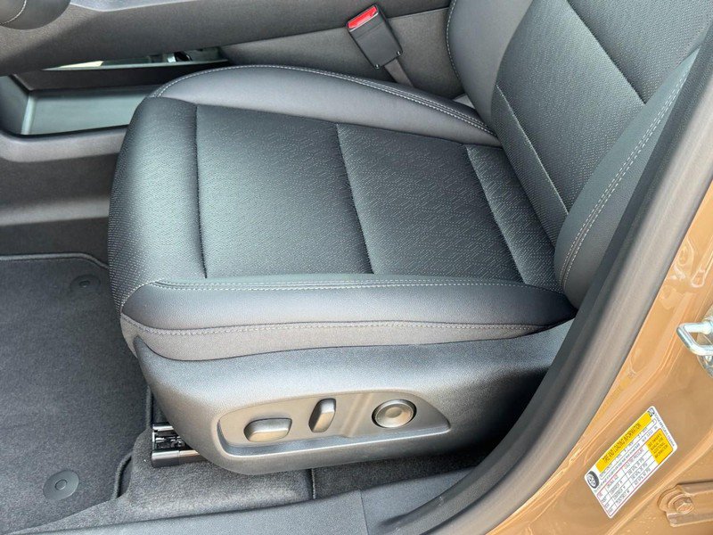 New 2027 Chevrolet Equinox LT w/ Convenience Package II AWD/4WD image 16