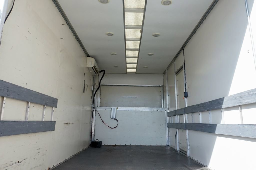 Used 2015 Ford F550 2WD Regular Cab Super Duty image 9