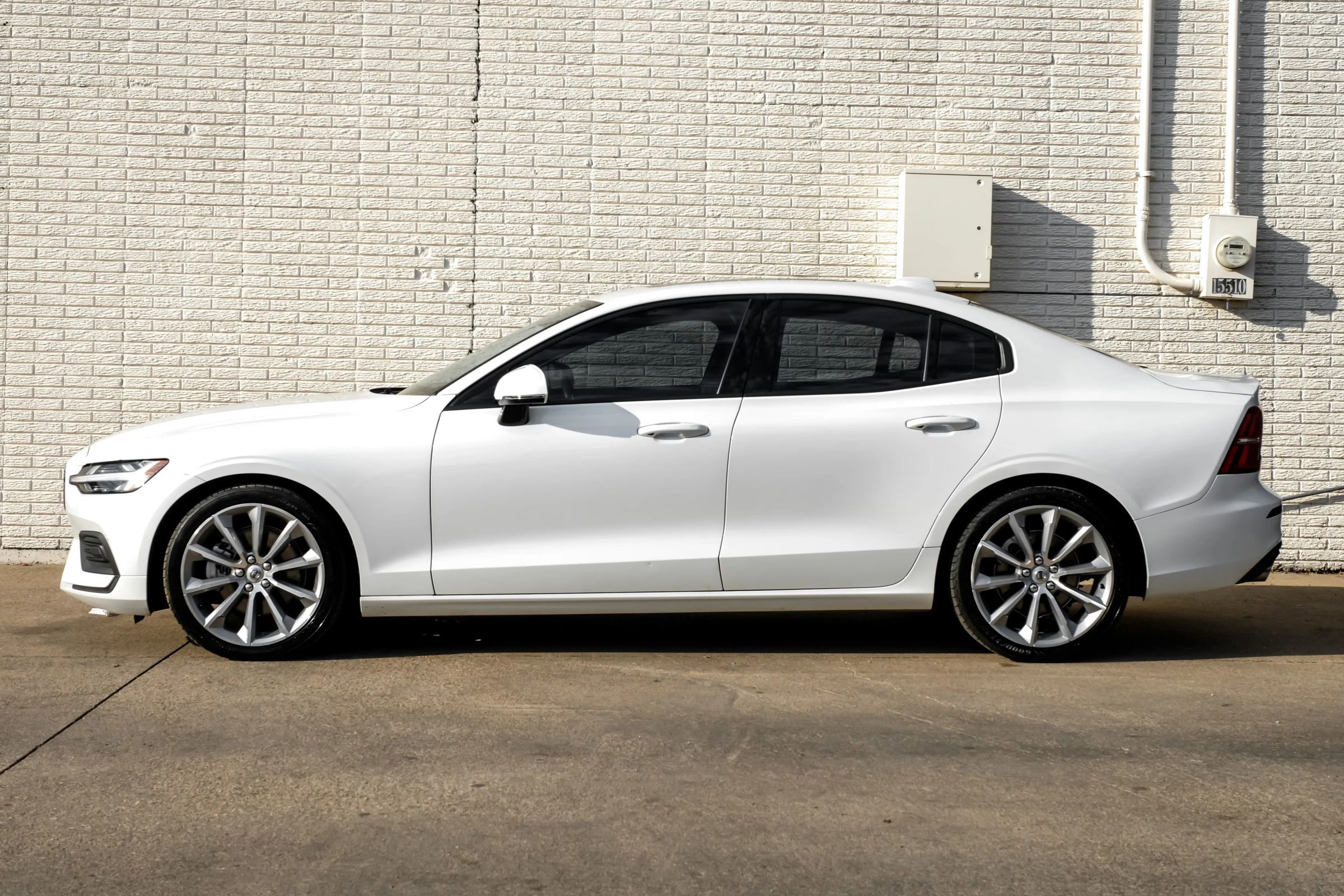 Used 2020 Volvo S60 T5 Momentum image 11