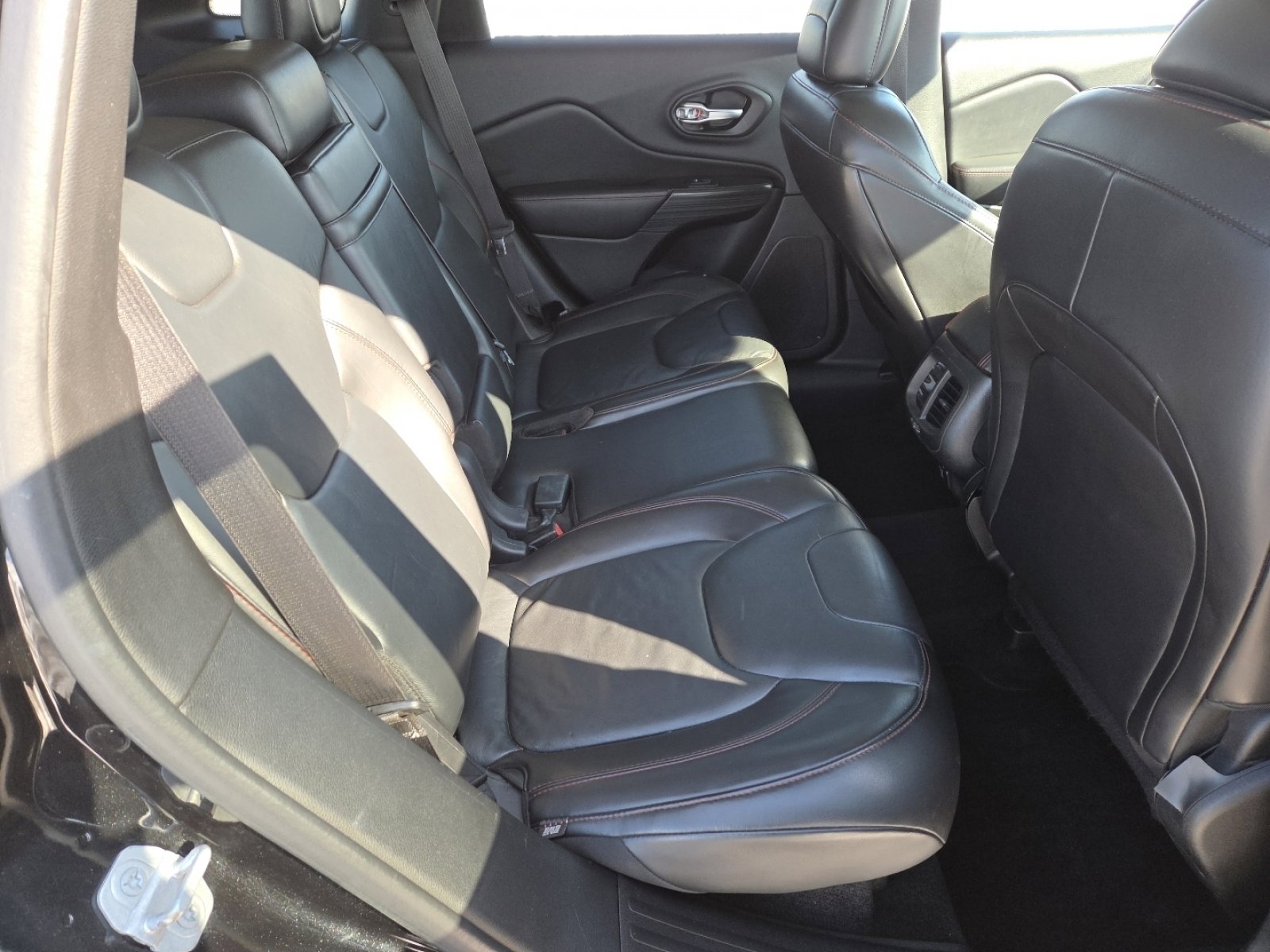 Used 2015 Jeep Cherokee Trailhawk image 19