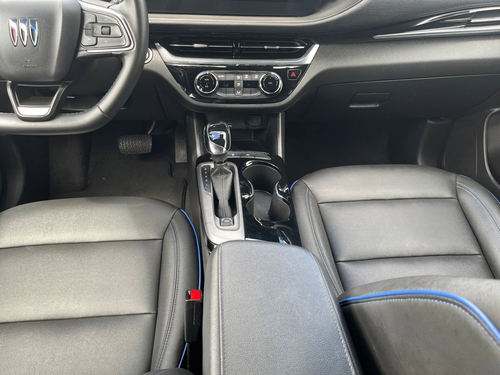 Used 2025 Buick Envista Sport Touring image 40