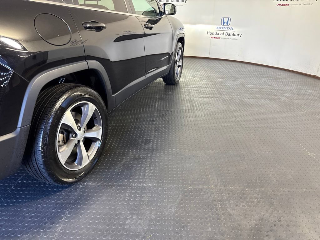 Used 2021 Jeep Cherokee Limited w/ Elite Package AWD/4WD image 4