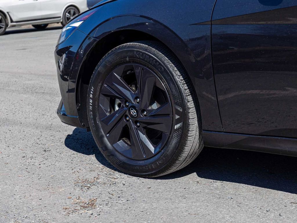 Used 2023 Hyundai Elantra SEL w/ Cargo Package image 7