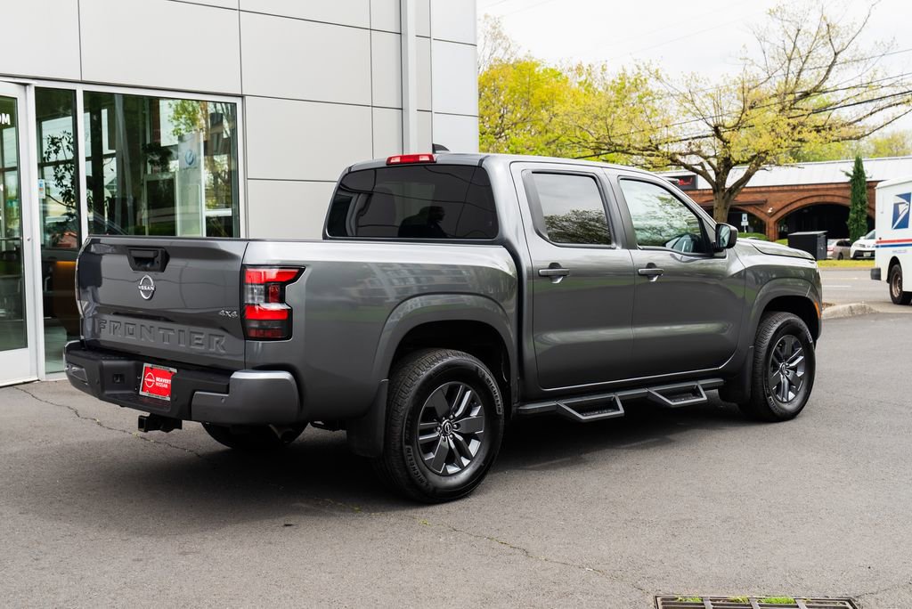 Used 2025 Nissan Frontier SV AWD/4WD image 6