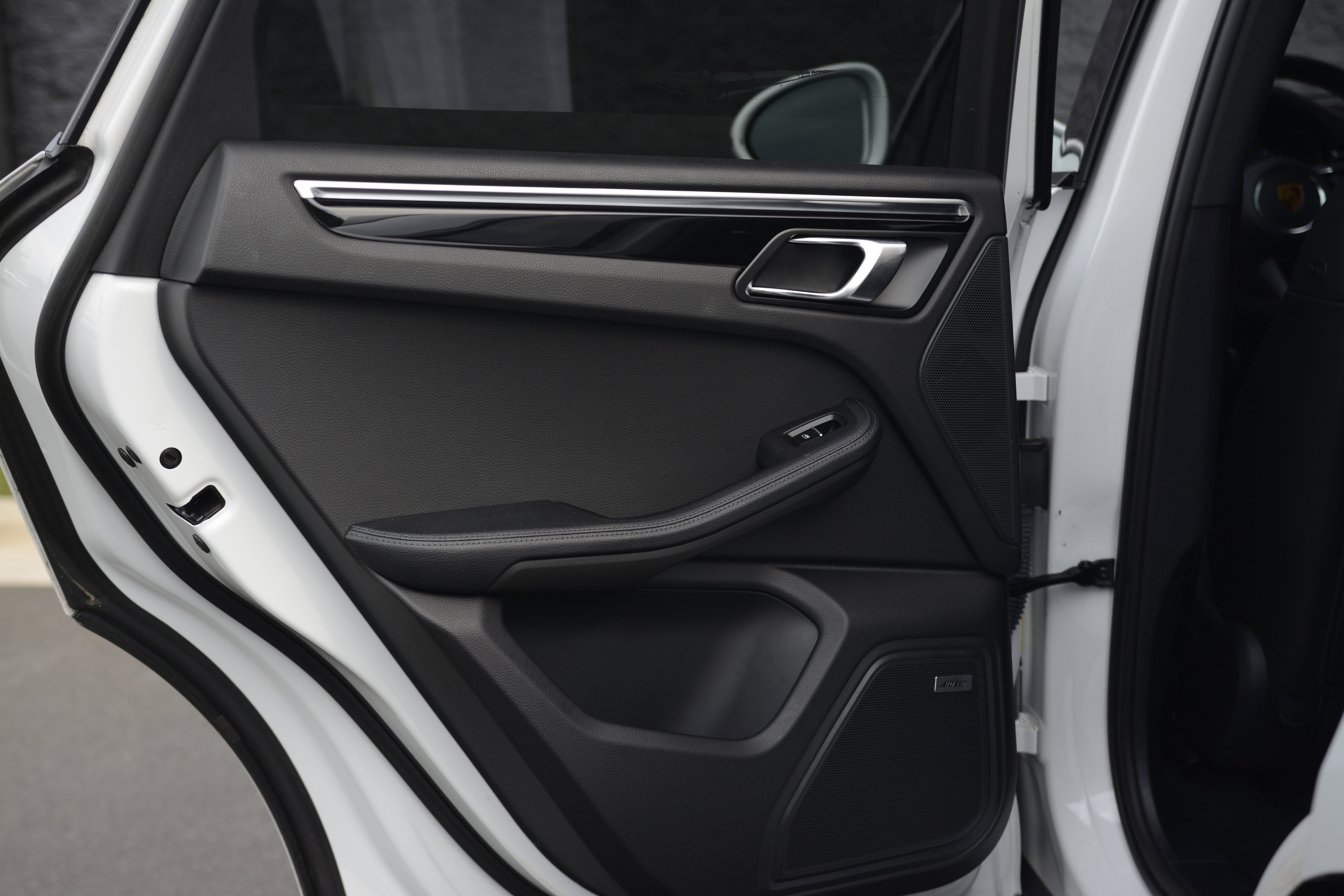 Certified 2022 Porsche Macan S AWD/4WD image 30
