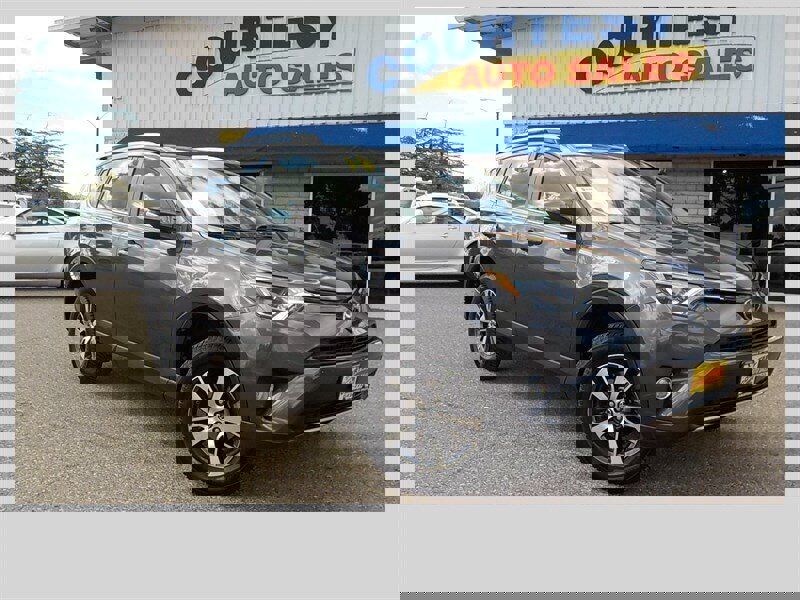 Used 2018 Toyota RAV4 XLE image 14