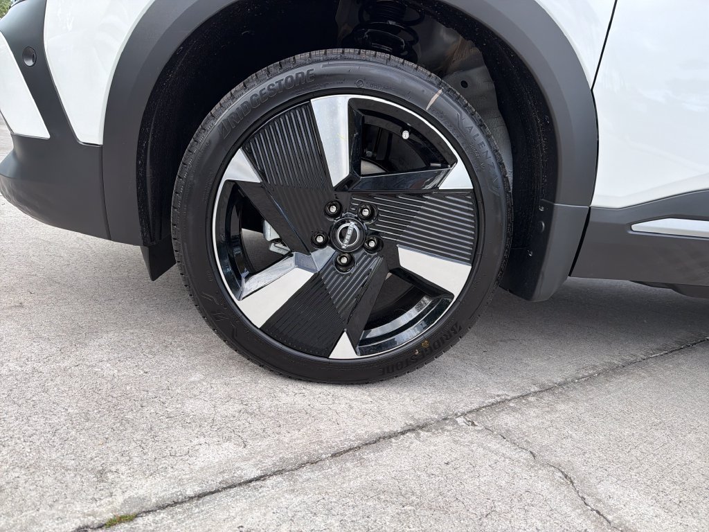 New 2026 Nissan Kicks SR w/ SR Premium Package FWD image 12