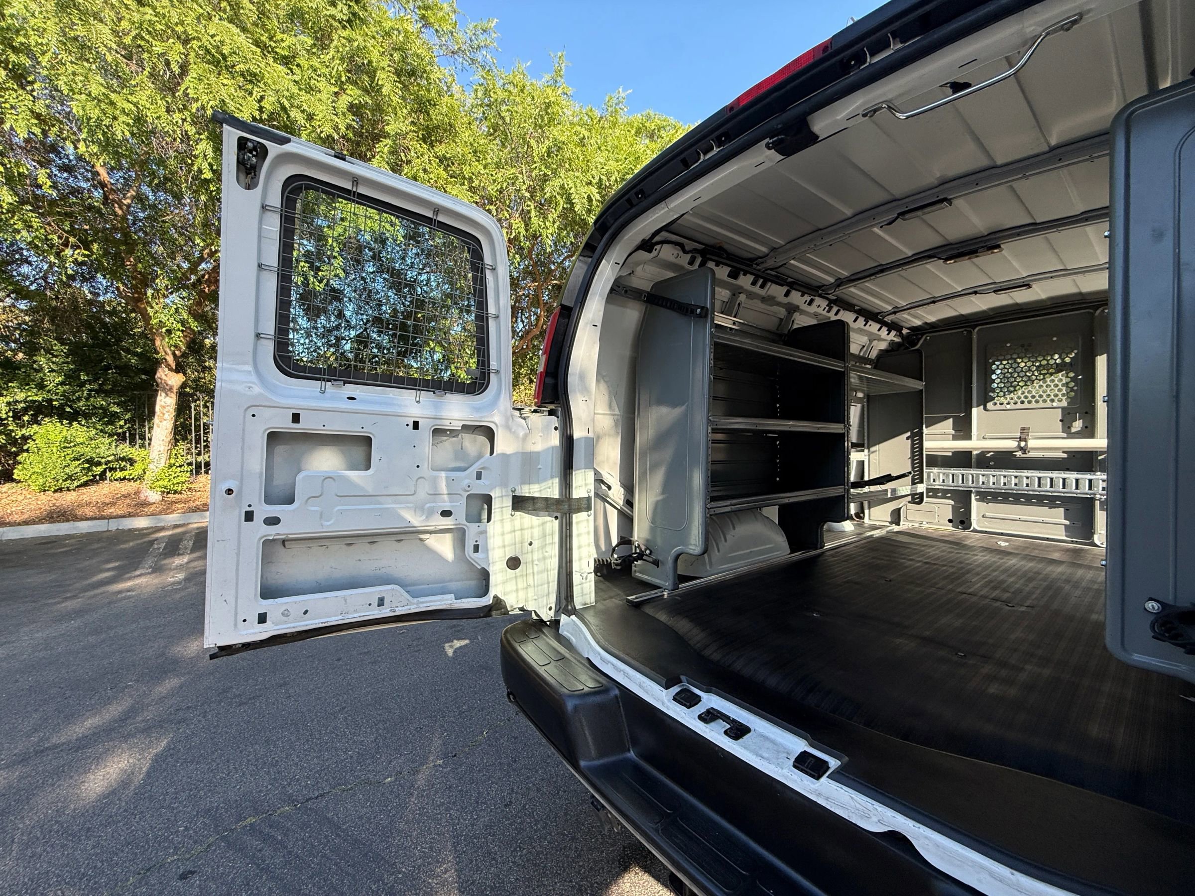 Used 2015 Chevrolet Express 2500 image 19