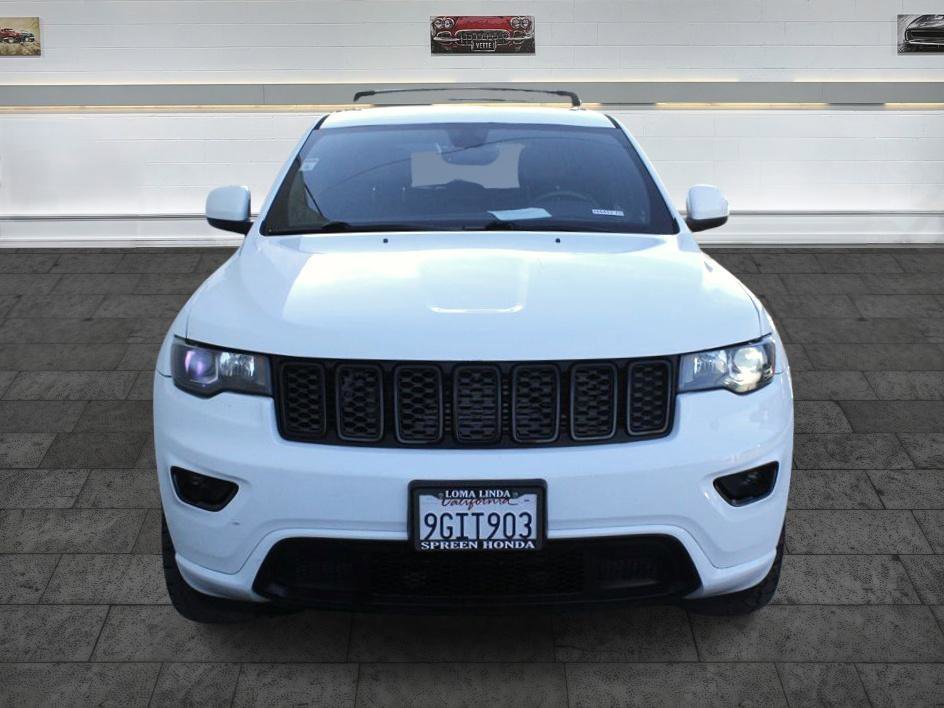 Used 2018 Jeep Grand Cherokee Altitude image 2
