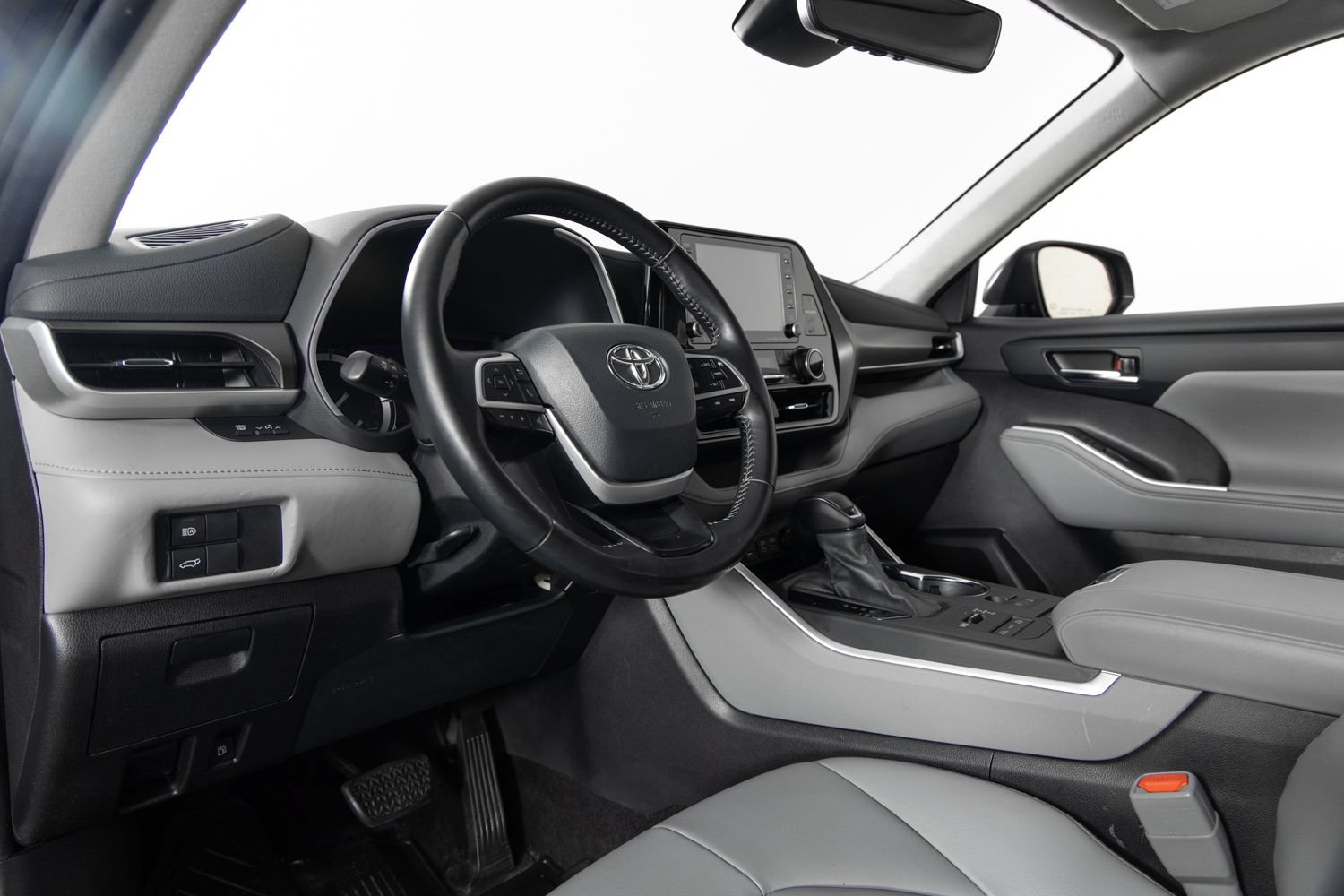 Used 2022 Toyota Highlander XLE AWD/4WD image 14