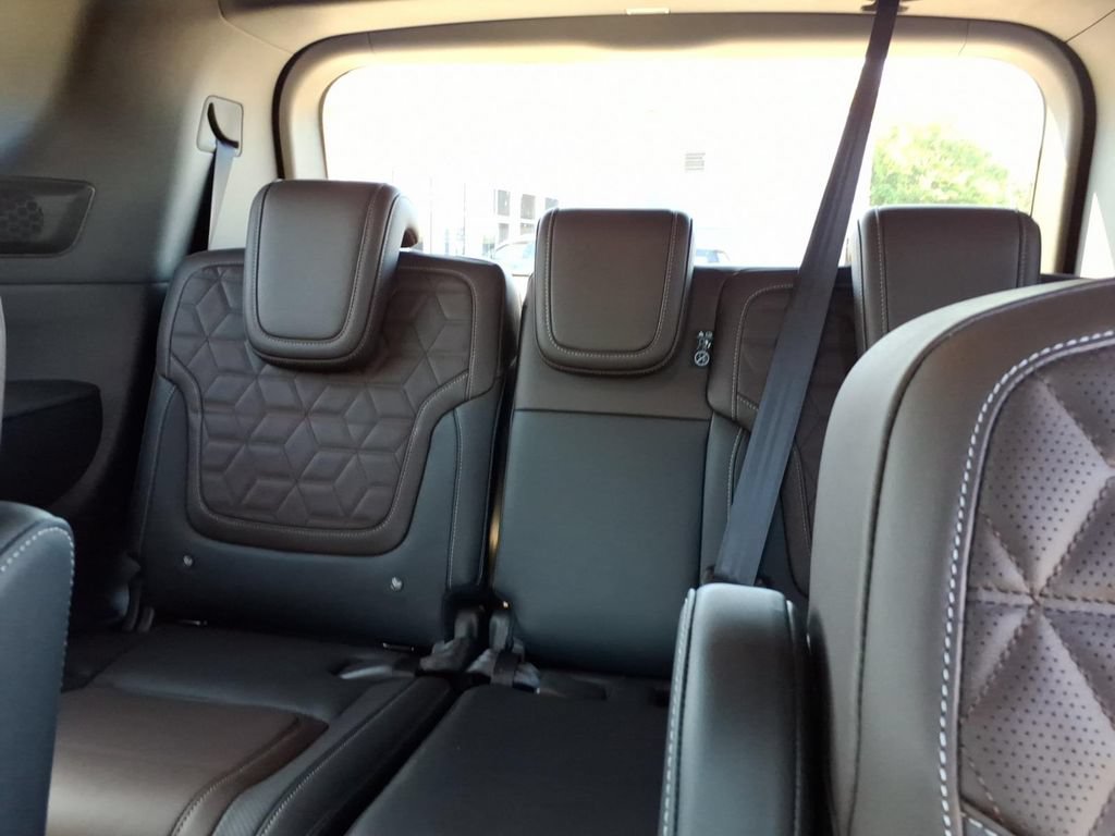 Certified 2026 Nissan Armada Platinum AWD/4WD image 7