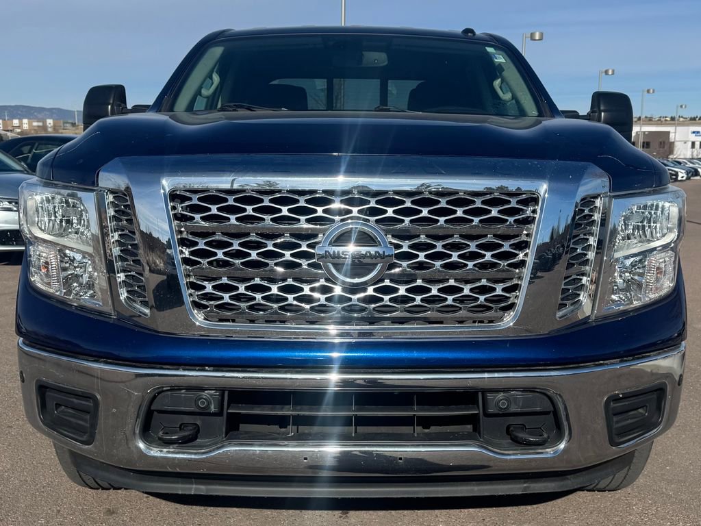 Used 2019 Nissan Titan SV w/ SV Convenience Package image 2