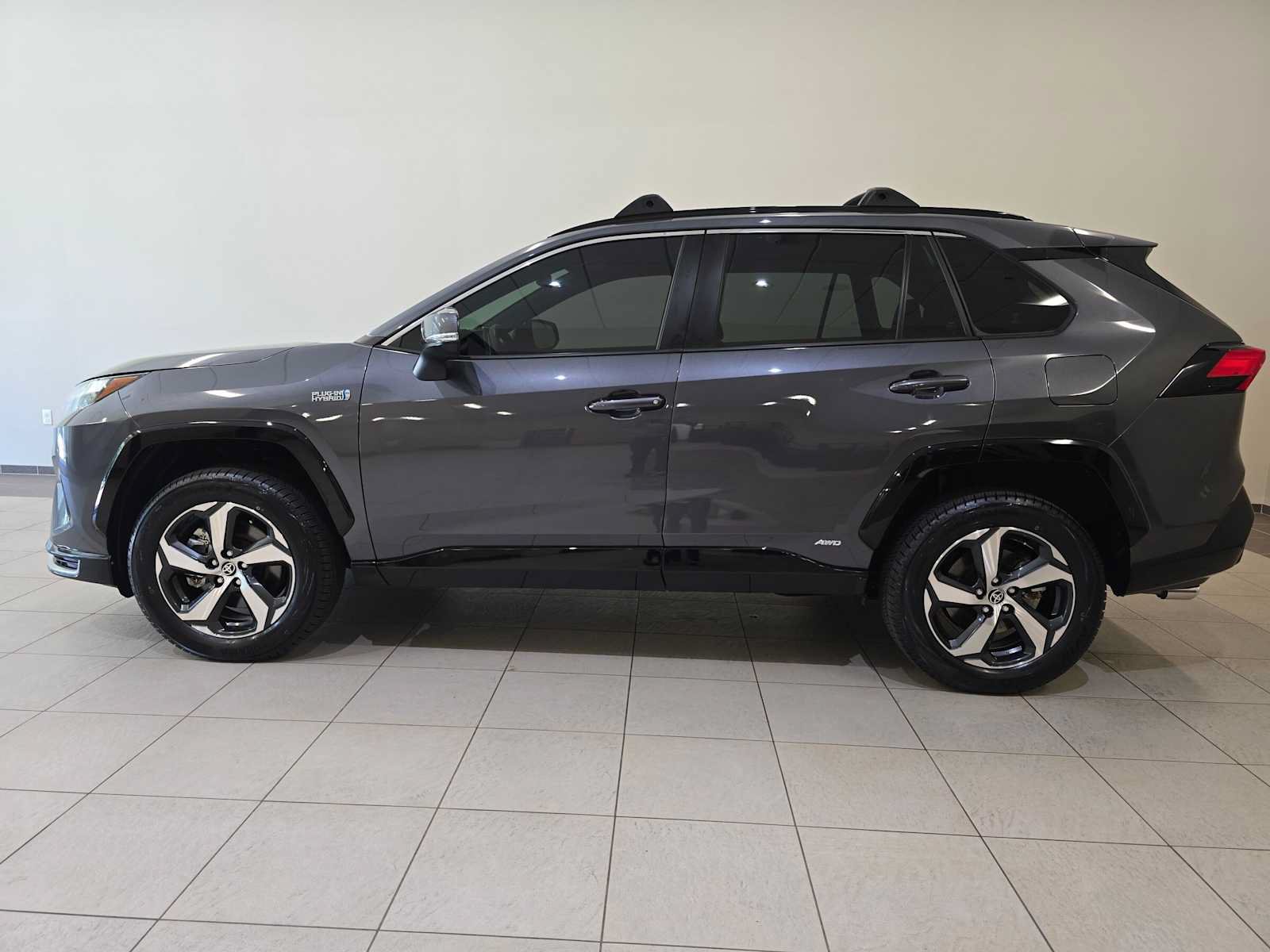 Used 2024 Toyota RAV4 SE AWD/4WD image 3