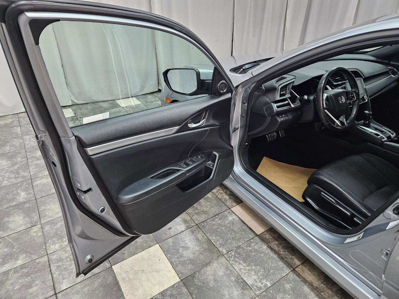 Used 2019 Honda Civic Sport image 9