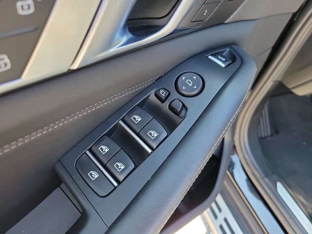 Used 2025 BMW X5 xDrive50e AWD/4WD image 18