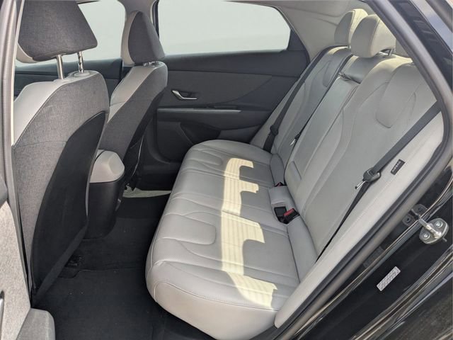Used 2024 Hyundai Elantra Limited image 11