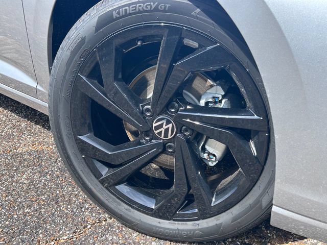 New 2026 Volkswagen Jetta SE FWD image 2