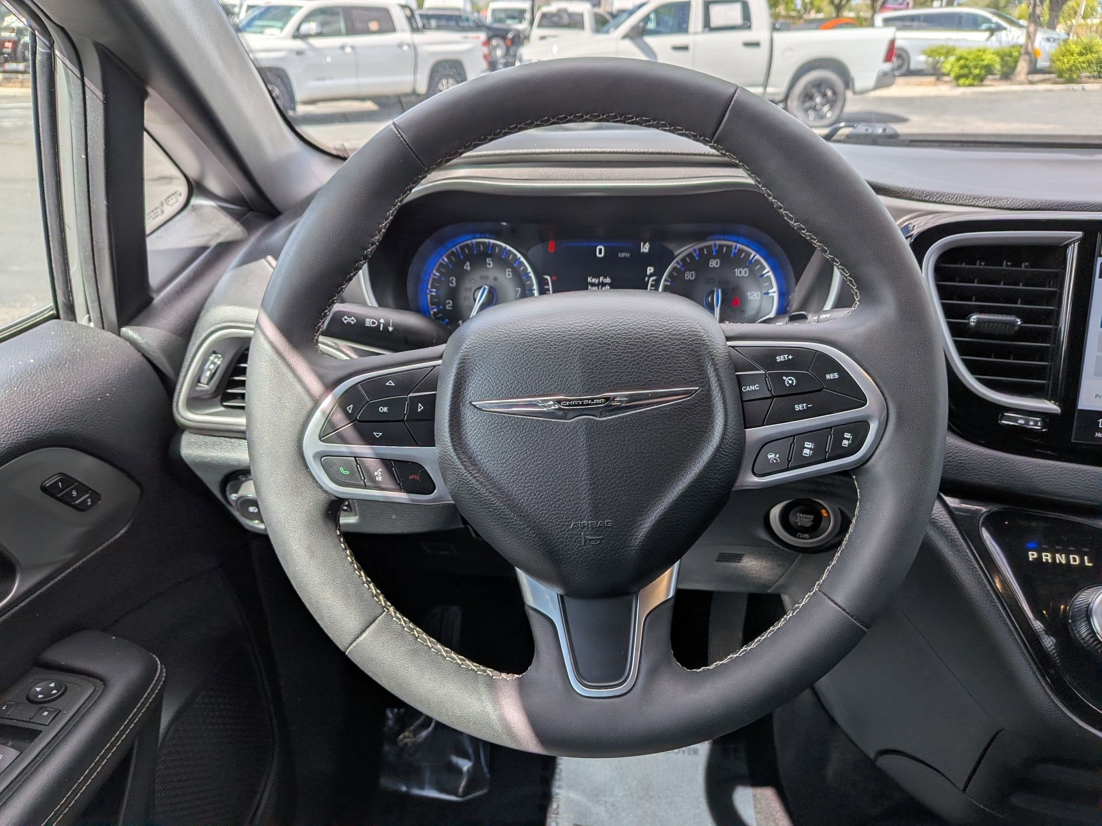 Used 2025 Chrysler Pacifica Select image 18