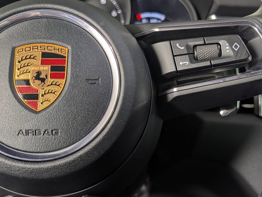 Certified 2022 Porsche Macan AWD/4WD image 37