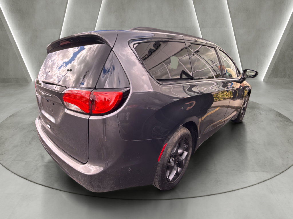 Used 2020 Chrysler Pacifica Touring-L Plus w/ Advanced Safetytec Group FWD image 3