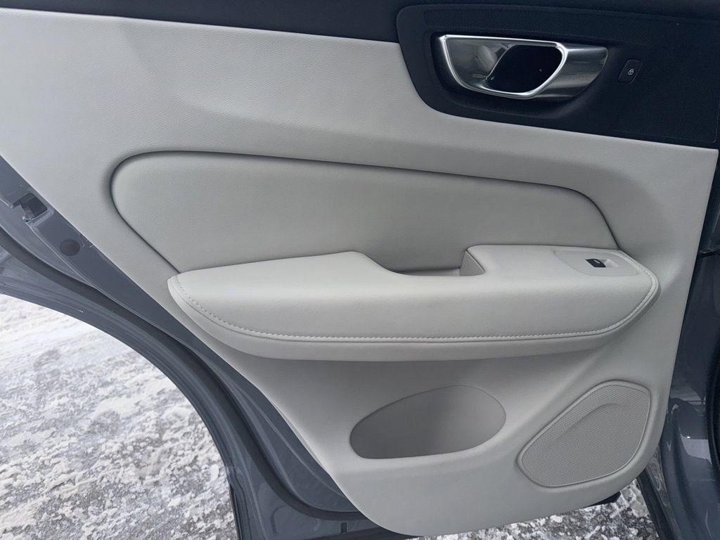 Certified 2023 Volvo XC60 B5 Plus w/ Climate Package image 13