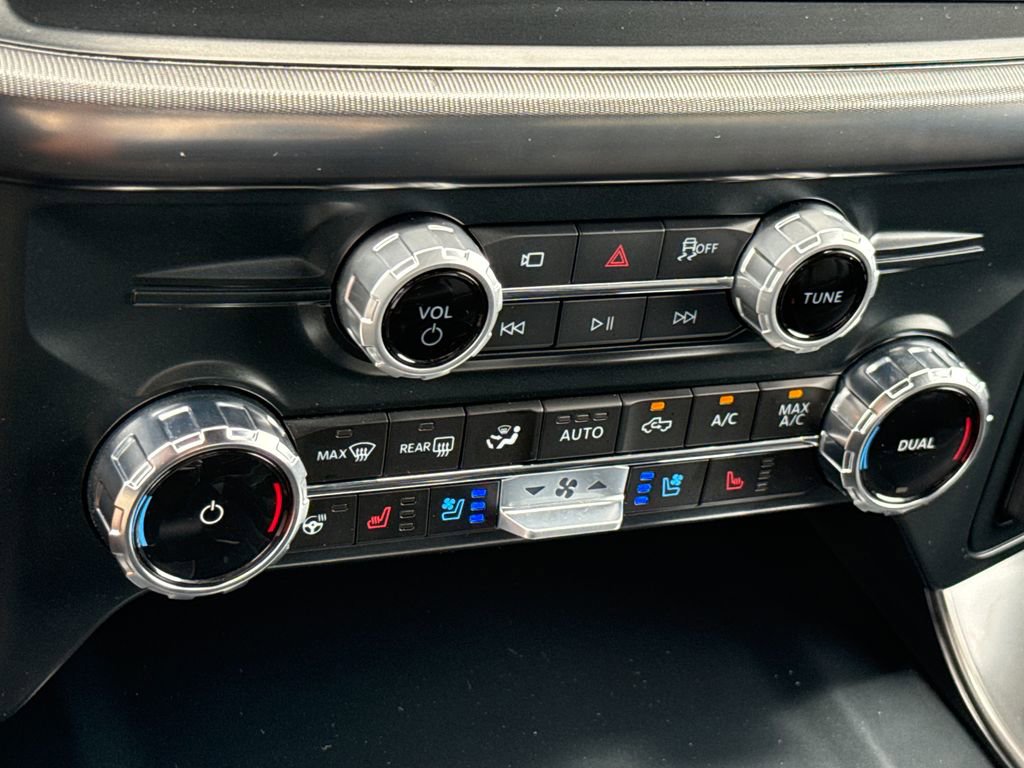 Used 2025 Ford F150 Lariat AWD/4WD image 23