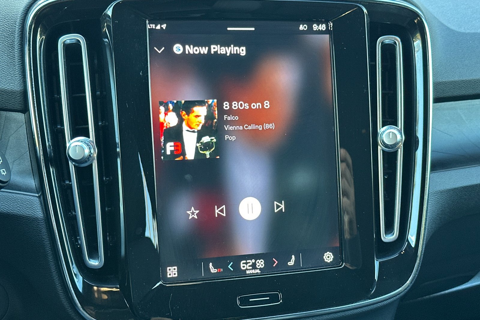 Certified 2023 Volvo XC40 Recharge Core image 21