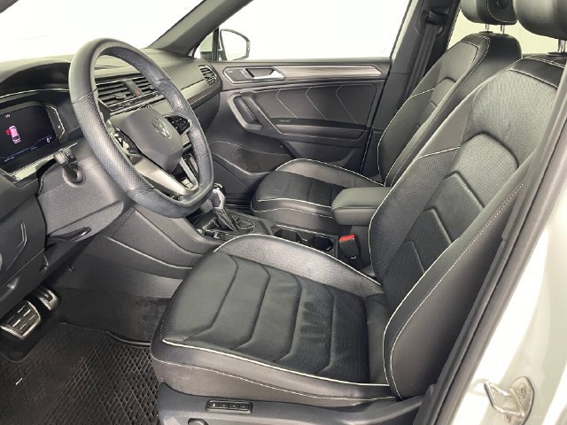Used 2024 Volkswagen Tiguan SEL R-Line AWD/4WD image 2