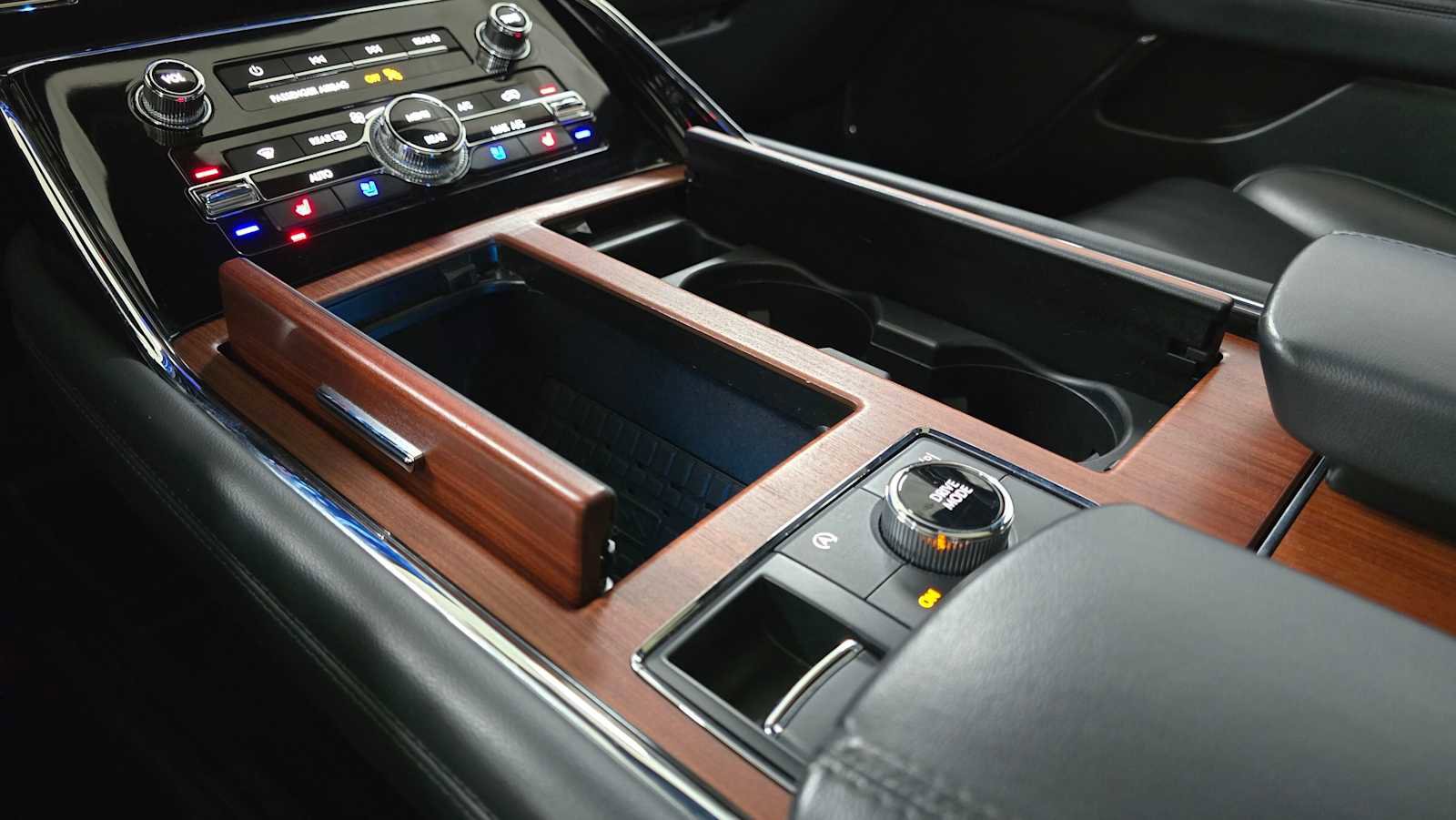 Used 2024 Lincoln Navigator L Premiere image 34