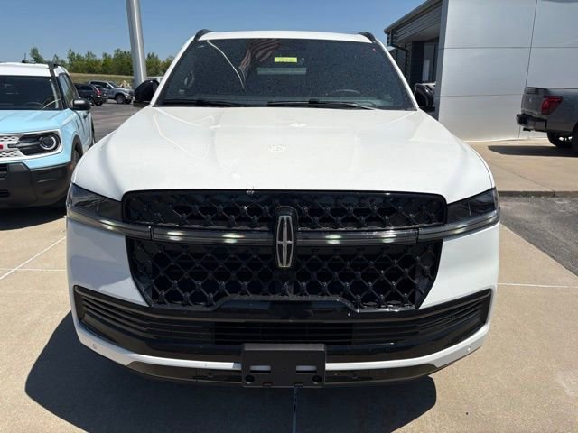 Used 2026 Lincoln Navigator Reserve w/ Jet Appearance Package AWD/4WD image 2