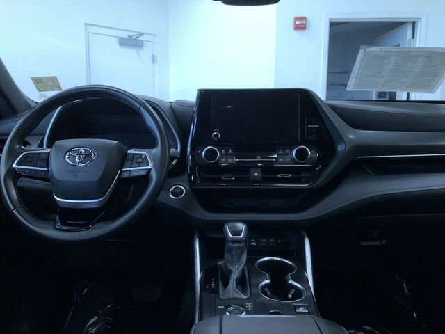Certified 2025 Toyota Highlander XSE AWD/4WD image 19