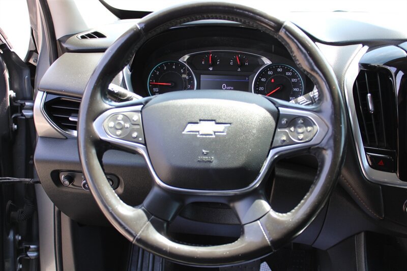 Used 2020 Chevrolet Traverse LT w/ Driver Confidence II Package AWD/4WD image 16