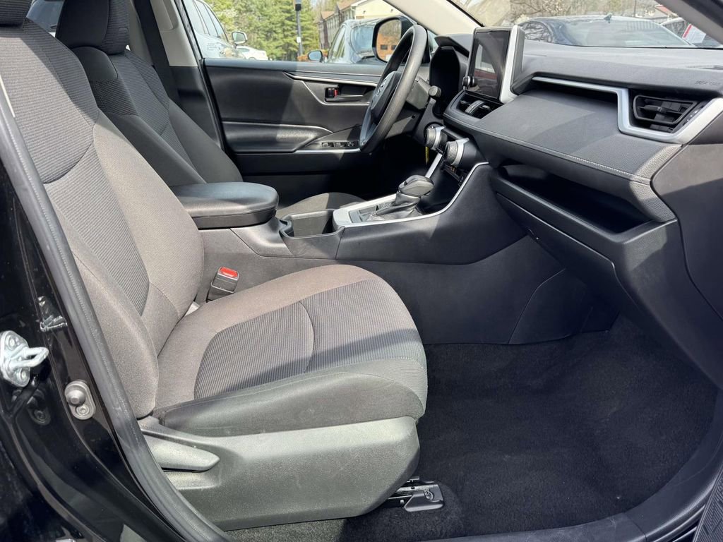 Used 2024 Toyota RAV4 LE image 13