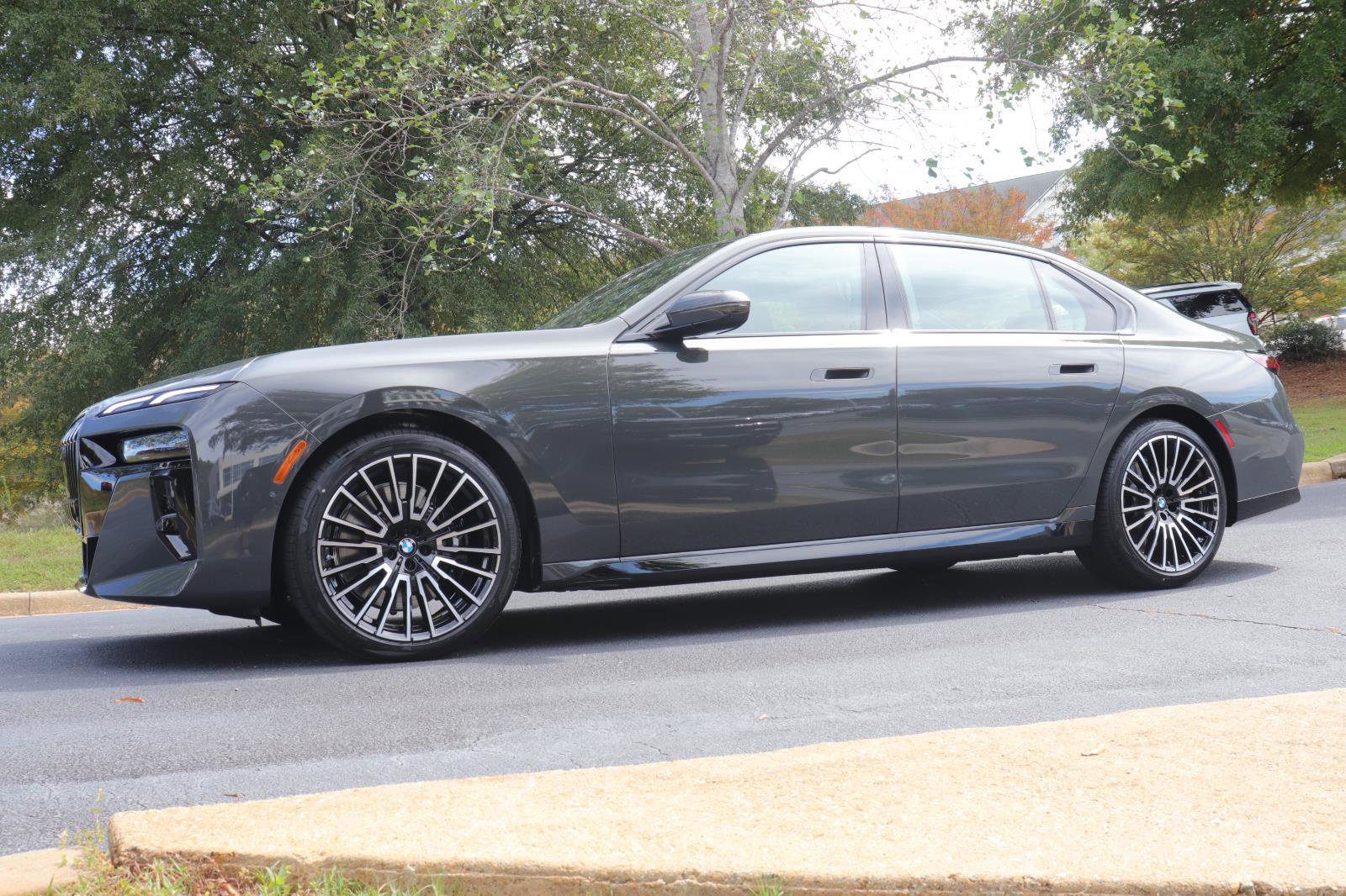 New 2026 BMW 740i xDrive w/ Premium Package image 1